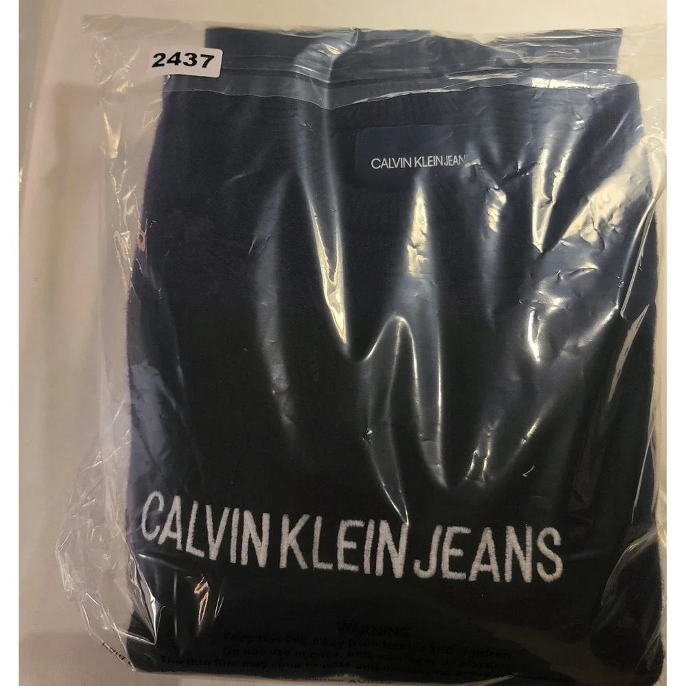 Calvin Klein Jeans Men's Navy Blue Logo Patch Crewneck Knit Sweater Large